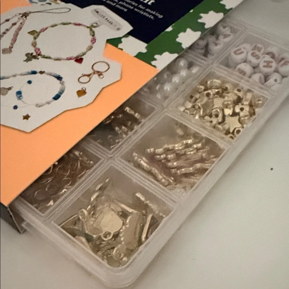 Roller Rabbit Accessory Making Kit - Multi Color Bead Set - Picture 2 of 5